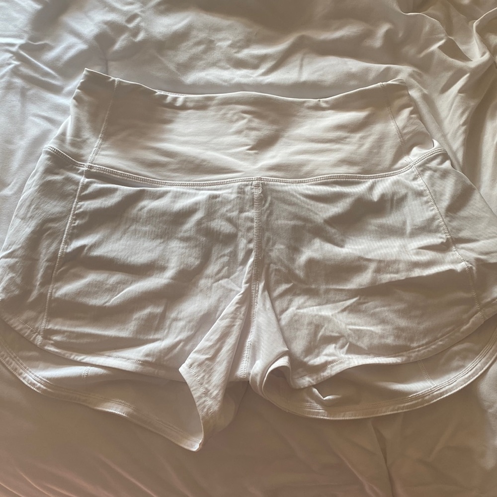 LULULEMON WHITE SPEED UP SHORTS SIZE 4